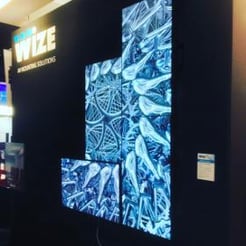 كشك حلول تركيب Wize-AV مع الإعلان على حائط الفيديو في بورصة اسطنبول 2017 أمستردام